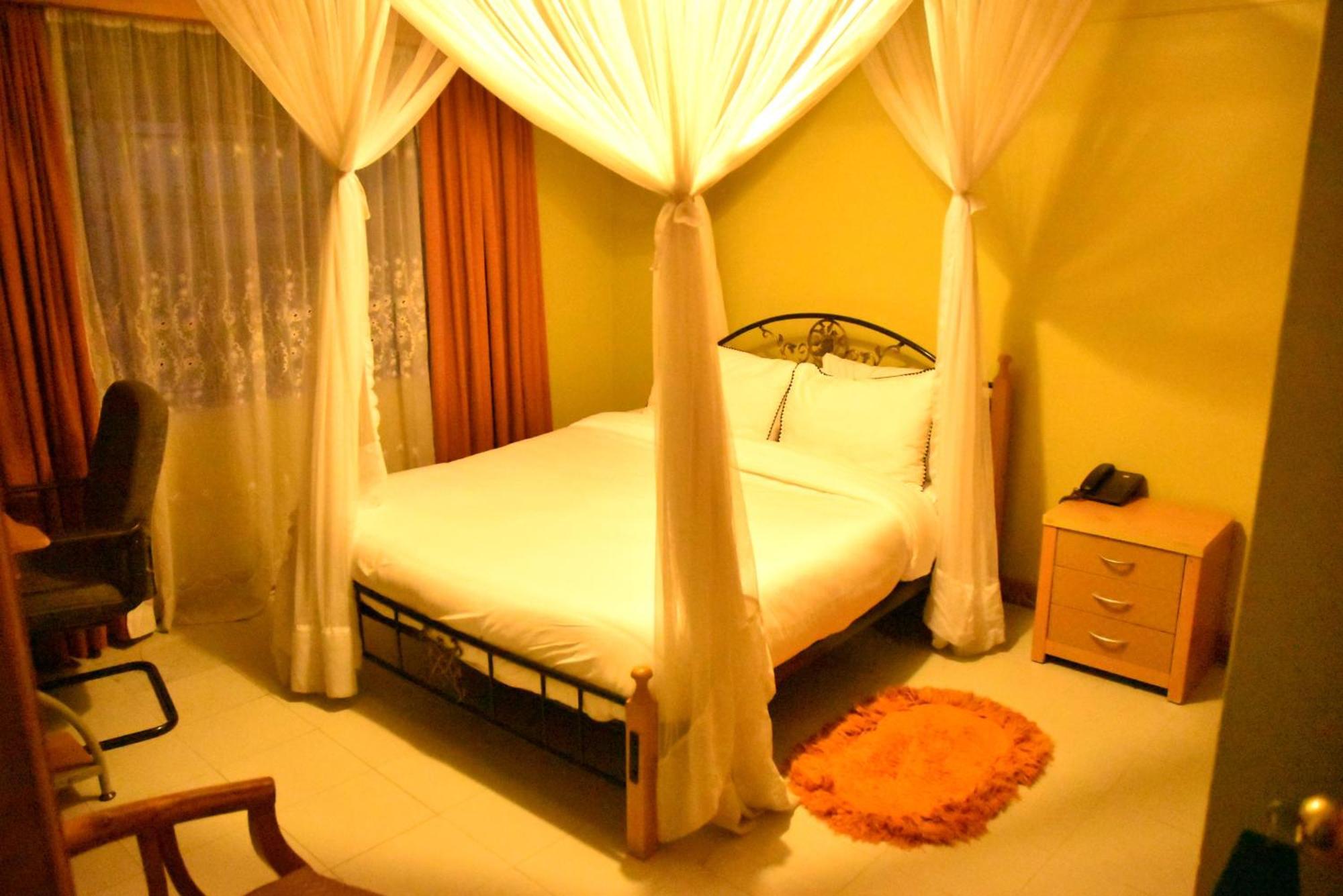 Wagon Wheel Hotel Eldoret Extérieur photo