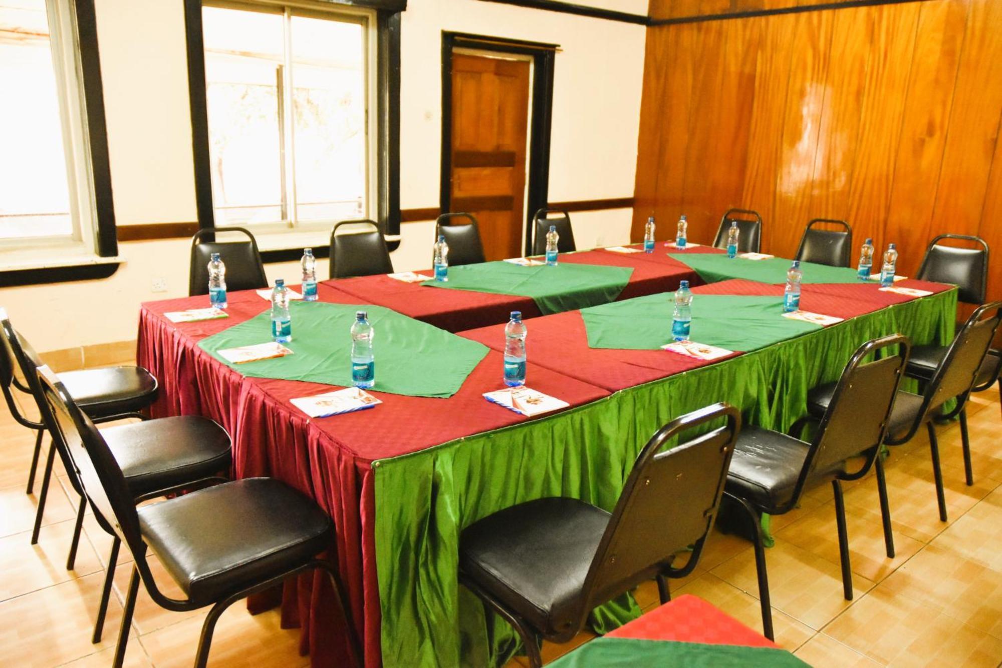 Wagon Wheel Hotel Eldoret Extérieur photo